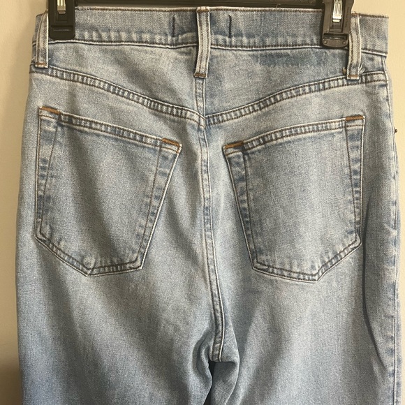 Abercrombie and Fitch The 90s Slim Straight Ultra High Rise Light Wash Jeans - Picture 4 of 6